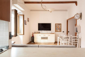 Elegant & Quiet Apartment next to Colosseo